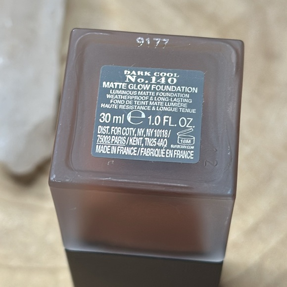 Burberry Cashmere Flawless Soft Matte Glow  Foundation Dark Cool No. 140 AS IS - Picture 3 of 6